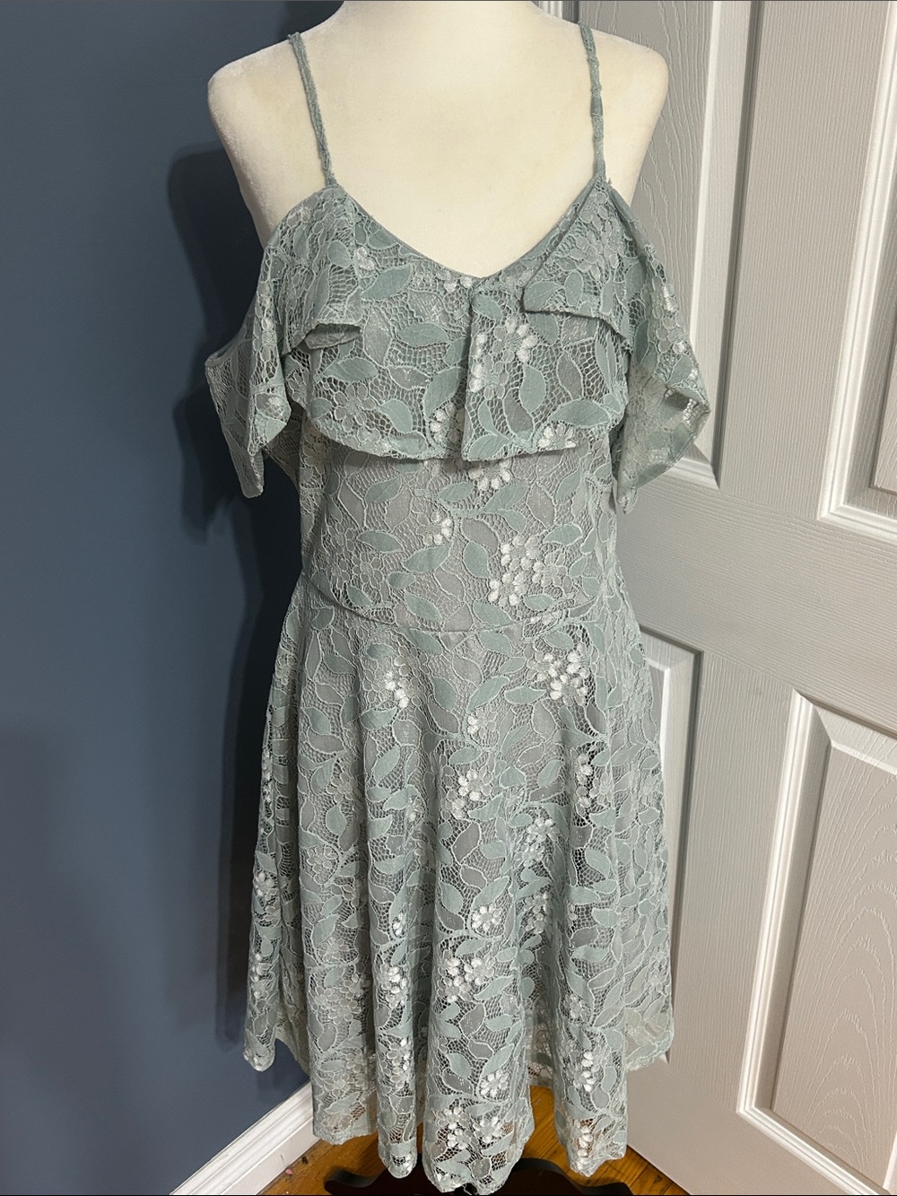 Sage Lace Cold-Shoulder A-Line Dress size Small